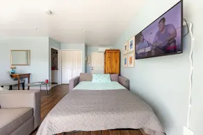 Hollywood Hideaway: Cozy Guesthouse Near Universal Studios - Image 5