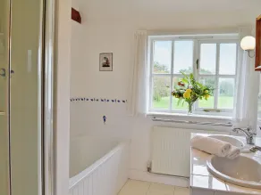 4 bedroom accommodation in Hildenborough, near Tonbridge - Image 2