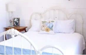 Charming Loft - Image 4