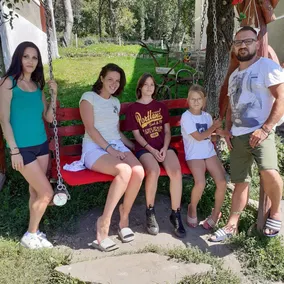 Idylic Family Retreat - Image 2