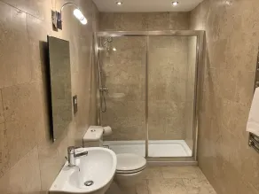 Large Luxury Apartment - Image 5
