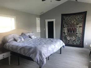 This two-bedroom Lakeside cottage is a magical place with new fiber INTERNET - Image 5