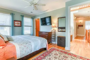 58 Broadway = Beautiful Victoria Beachhouse - Image 5