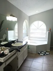LOVE NEST--NEWLY RENOVATED Sleeps 7--CLOSE TO DOWNTOWN, AIRPORT & ATTRACTIONS - Image 4