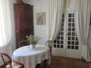On the outskirts of St Emilion Le REFUGE DU PEINTRE is a charming house. - Image 4