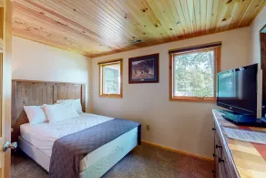 Lake Winnipesaukee Waterfront with Dock in Alton sleeps 6 - Image 3