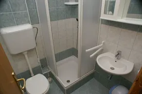 1-Zimmer-Ferienwohnung mit Terrasse Zubovici, Pag (A-4130-h) - Image 2