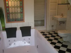 comfortably renovated cottage in tranquil surrounding - Image 2