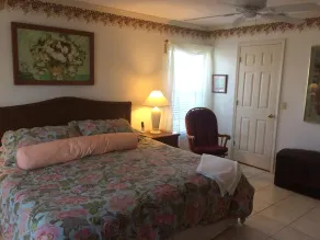 Boat Lover's Spacious, 4/3.5 waterfront canal home with Dock and Heated pool! - Image 5