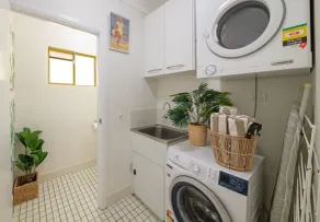 2 Bedroom, 2 Bathroom Apartment, 5 minutes to the Main Street - Image 2