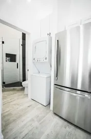 New Luxurious One Bedroom One Bathroom Guest Suite - Image 5