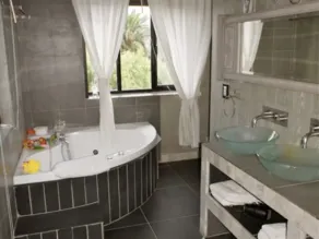 Charming residence in Grimaud - Image 3