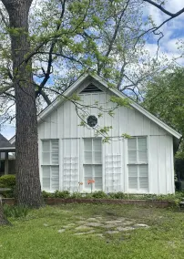 Spacious Carriage House with garden patio - Image 4