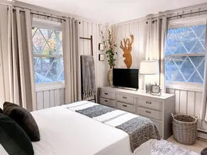 Chic Poconos Home: Fall Foliage Escape - Image 4