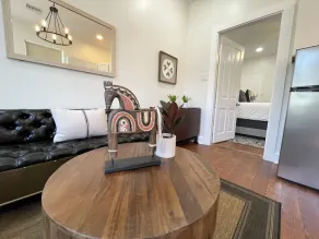 Beautifully Restored! - New Orleans 3 Bedroom Shotgun Home-15 Min French Quarter - Image 2