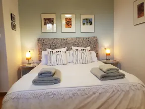 Apartamento con jardín en el corazón del campo, cerca de pueblos locales. - Image 5