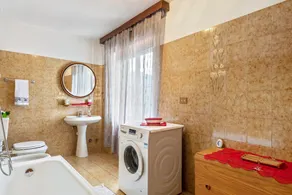 Appartamento 'Alloggio Chez Favre' con vista sulle montagne, giardino privato e Wi-Fi - Image 3