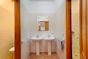 Casa vacanze 'Casa Epina' con vista montagna e terrazza privata - Image 3