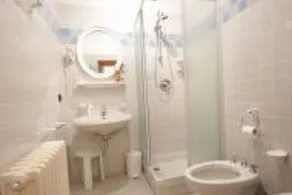 Comfortable accommodation suitable for groups of friends or large families - Image 2