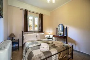 Studio Apartment \"Zoi studio\" with Sea View, Shared Garden & Wi-Fi - Image 5