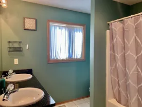 Convenient Ranch home with 4 bedrooms - Image 4