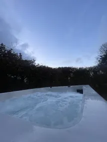 Luxurious Snowdrop Cabin with Private Hot Tub - Image 2
