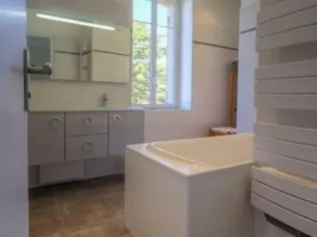 Apartamento encantador frente al mar con balcón privado y servicios para familias - Image 2