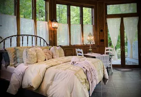 Magical secluded hideaway on a French Country Estate with tranquil creek & ponds - Image 3