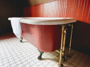 Maison du Quai: Heritage Home 1878 with Hot Tub & Fireplace - Image 2