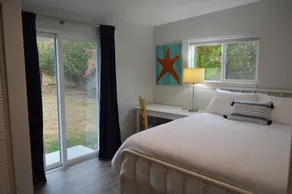 Close to the beach and shops; fast wifi - as about flexible check in and outs!  - Image 5