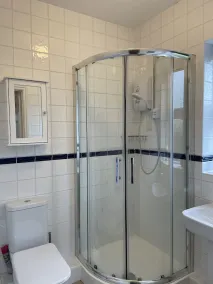Detached dog friendly cottage 2 mins walk from beach, sleeps 6 - Image 3