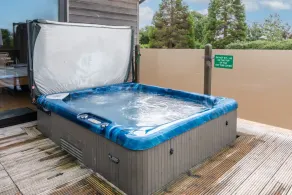 Bluebell Lodge - Sleeps 4/5 with Private Hot Tub - Image 4