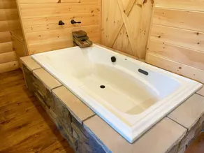 Treehouse #6 by Amish Country Lodging - Image 3