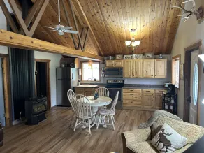 Cute country cabin. Close to lake and easy freeway access. Close to Spokane/CDA - Image 5