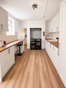 Cardiff Inner City Centre Guesthouse - Image 5