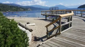 SHUSWAP LAKE SHUSWAP BEACHFRONT BY THE PARK BOAT SLIP PIER NEW DOCK SEP30 WIFI - Image 3