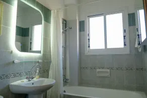 Peyia Fontana - Executive spacious 2-bedroom apartment with Hot Tub & sea views - Image 3