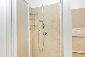 Leonita Apartment - Image 5