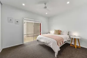 Bright & Easy -  Pet Friendly Outside 7 Cobb n Co Way Robe - Image 4
