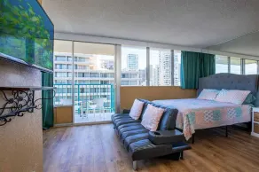 Central Waikiki and 5 minutes from the Beach - Image 5