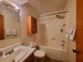 Comfy Newly Furnished Home - Image 4