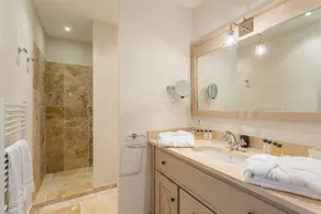 Fremragende 5 * fredet villa med fantastisk udsigt i Ménerbes - Image 4
