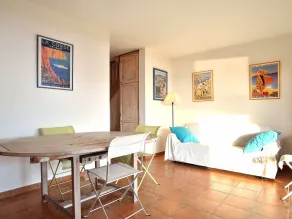 Hyggelig lejlighed i villa for 6 personer med WIFI, klimaanlæg, pool, TV og terrasse - Image 4