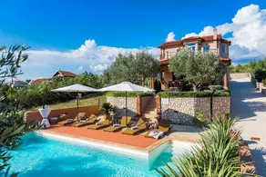 Luxury Villa Antoneta with Swimming Pool - Image 4