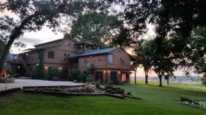 Lake Conroe Spacious Waterfront Retreat 8 BR, beheiztes Hallenbad, Feuerstelle - Image 2