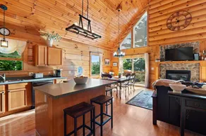 Beautiful Log Home, Lake side. - Image 5