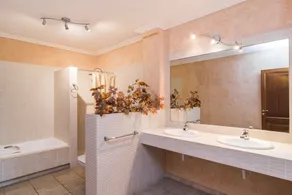 SA MOLA Villa mit Pool und Whirlpool mit Blick aufs Meer und die Berge. Internet - Image 5