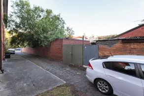 Fitzroy meets Clifton Hill at this Cosy Retreat - Image 5
