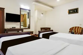 Super Deluxe Twin Room Shivajii Nagar - Image 5