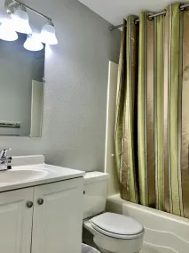 2 BR Single Story Townhouse w King Bed - Image 3